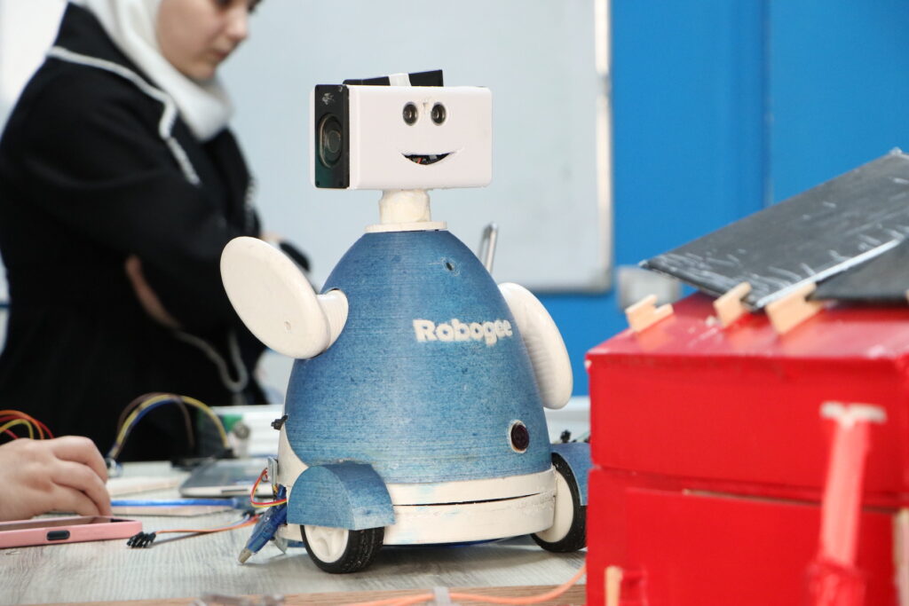 SNHUmo, the SNHU GEM Robotics Team's robot